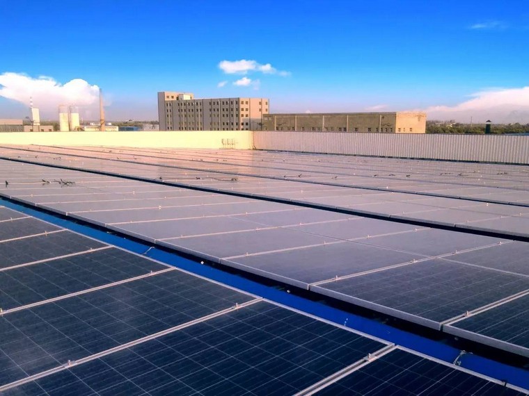 全太陽(yáng)能動(dòng)力汽車(chē)，太陽(yáng)能汽車(chē)曬一天續(xù)航200公里能普及嗎