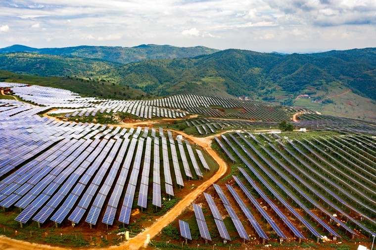 光伏成本造價(jià)標(biāo)準(zhǔn)，光伏100萬(wàn)兆瓦造價(jià)，一百畝光伏造價(jià)